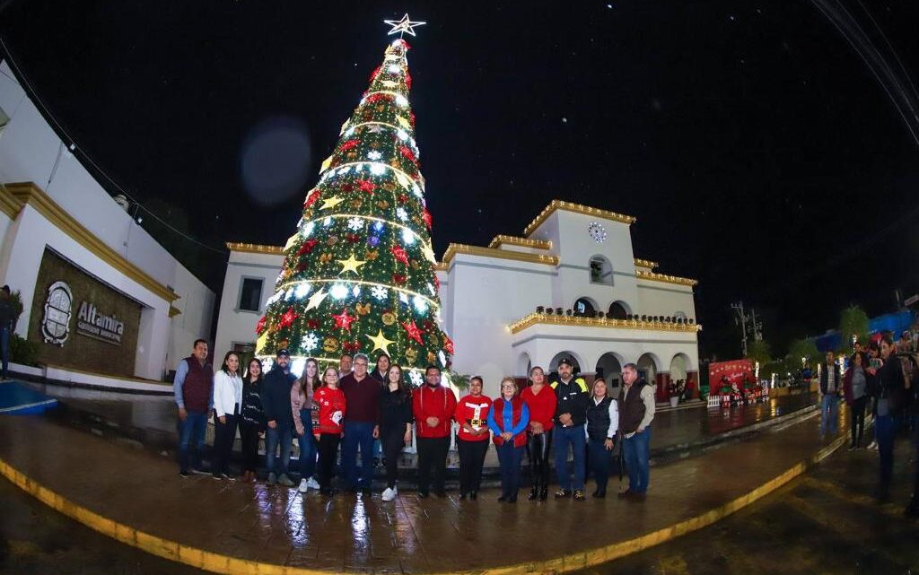 ENCIENDEN EN ALTAMIRA LA LUZ DE LA ESPERANZA CON MONUMENTAL PINO NAVIDEÑO