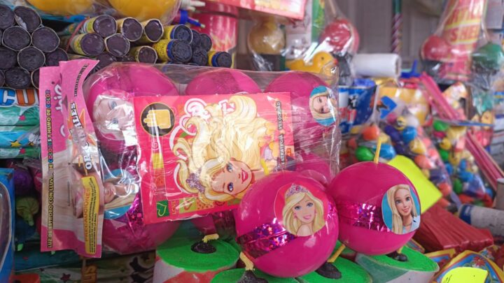 ADAPTAN IMÁGENES DE MODA A ARTEFACTOS PIROTÉCNICOS