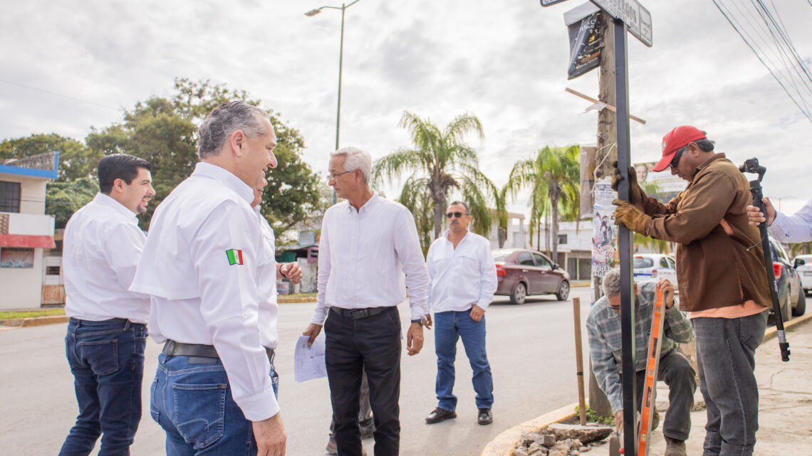 SUPERVISA ADRIÁN OSEGUERA INSTALACIÓN DE MODERNAS NOMENCLATURAS EN CIUDAD MADERO