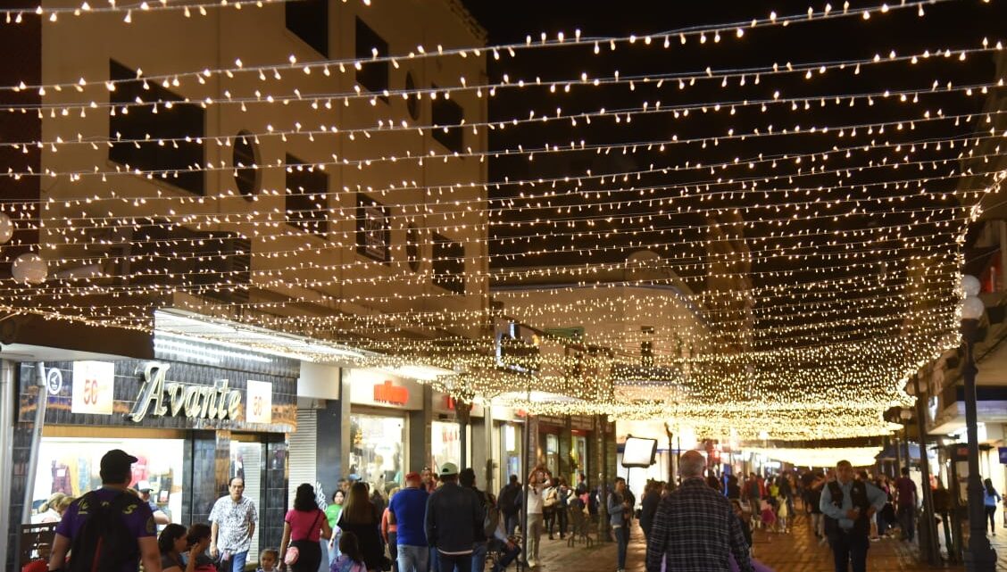 ENCIENDEN TUNEL NAVIDEÑO EN TAMPICO