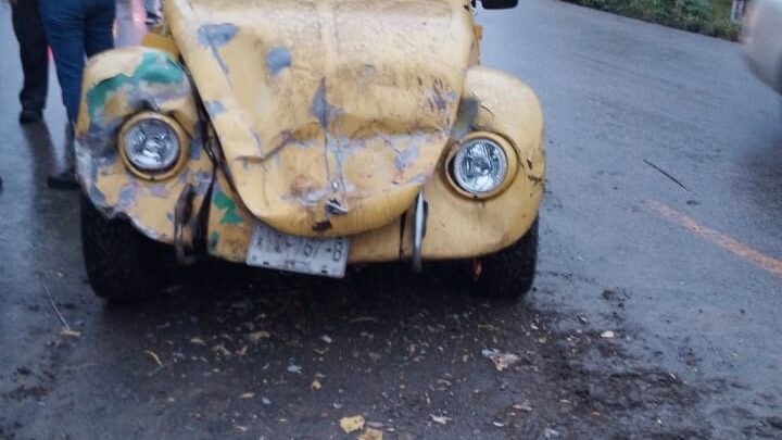 VOCHO IMPACTA POR ATRÁS A CAMIONETA EN LA CARRETERA TANTOYUCA – SAN SEBASTIÁN