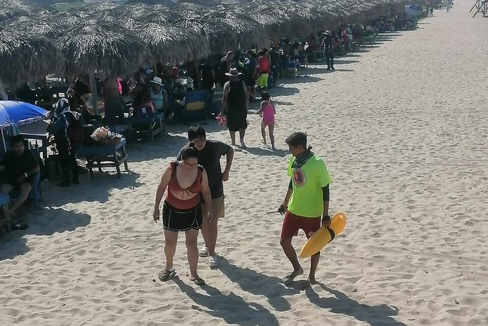 EXHORTAN A VISITANTES A SEGUIR RECOMENDACIONES EN PLAYA MIRAMAR POR INGRESO DE FRENTE FRÍO