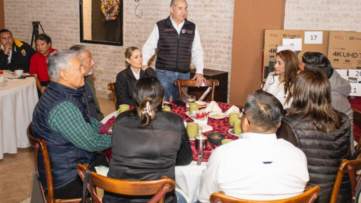 ALCALDE MADERENSE RECONOCE LA IMPORTANTE LABOR DE PERIODISTAS
