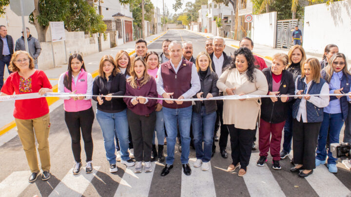 Adrián Oseguera Inaugura Simultáneamente Cinco Calles En Fraccionamiento Jacarandas
