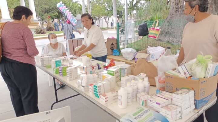 MUJERES SE ORGANIZAN Y REALIZAN KILÓMETRO DE DONACIÓN DE MEDICAMENTOS