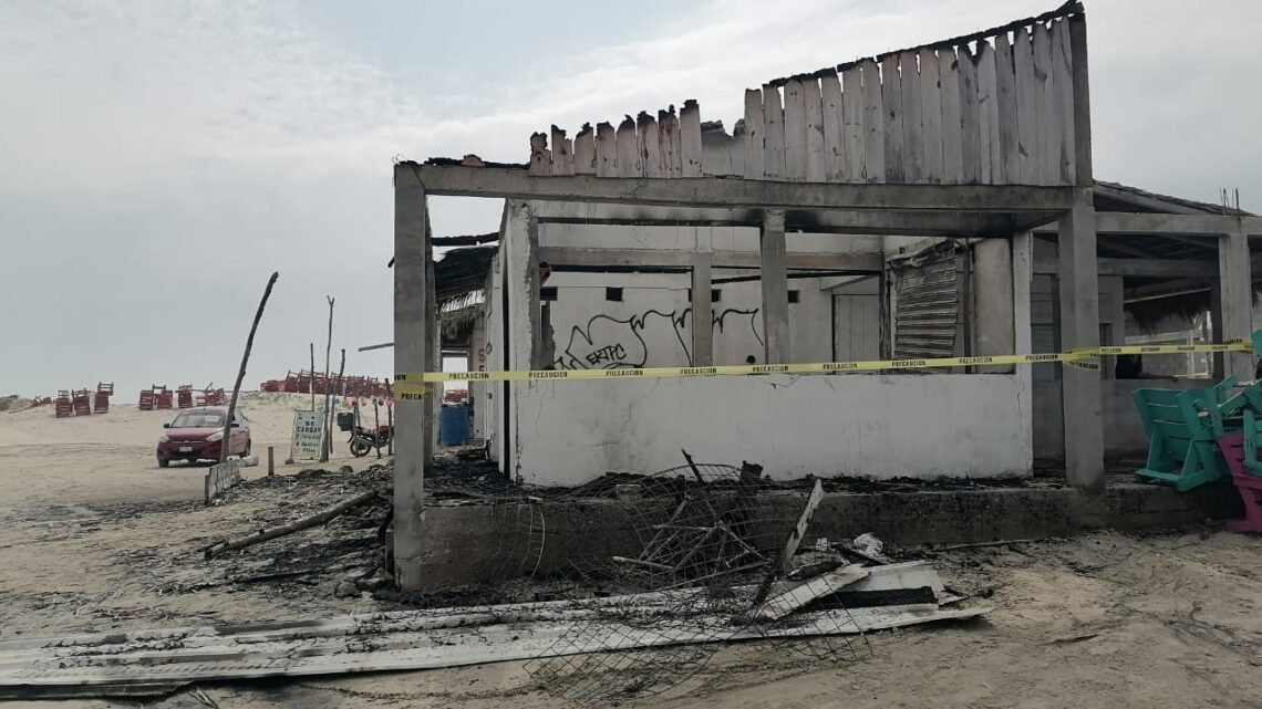 Se Incendian Negocios En Playa Miramar.