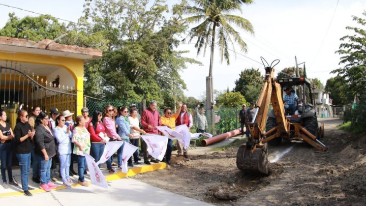 CON OBRAS DE PAVIMENTACIÓN TRANSFORMA ARMANDO MARTÍNEZ LA COLONIA ALTAMIRA SECTOR 3