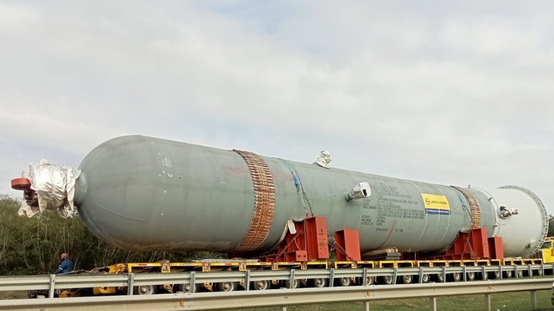 TRANSPORTE DE GRANDES ESTRUCTURAS, MANTUVO TRÁFICO LENTO LA TARDE DEL JUEVES