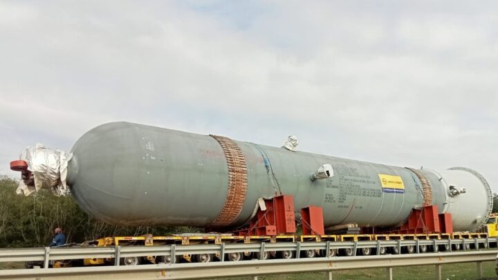 TRANSPORTE DE GRANDES ESTRUCTURAS, MANTUVO TRÁFICO LENTO LA TARDE DEL JUEVES