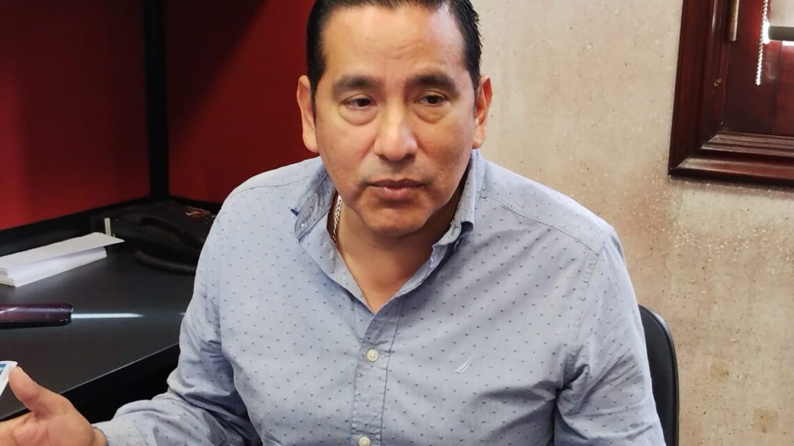 INCONTROLABLE INVASIÓN DE LA CALLE HÉROE DE NACOZARI POR LOCATARIOS Y BODEGUEROS