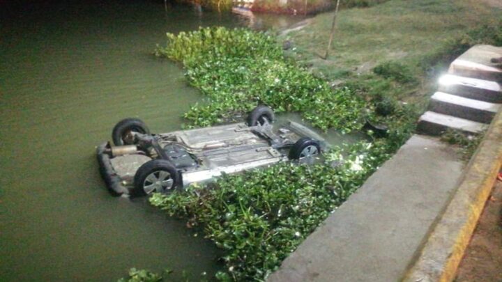 TAXISTA PIERDE EL CONTROL CAE A LAGUNA DE CHAMPAYAN EN ALTAMIRA