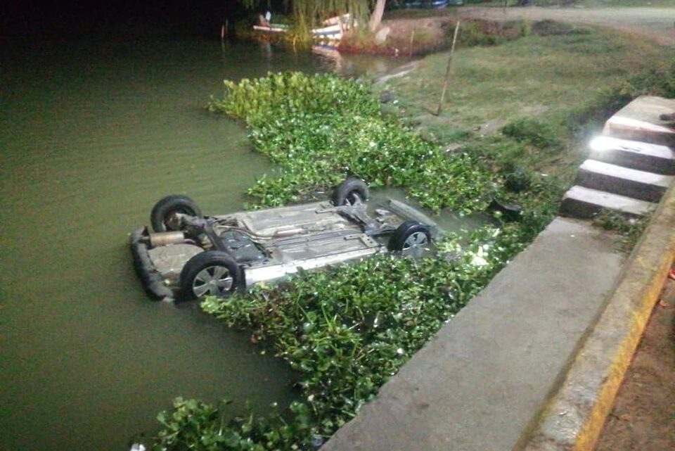 TAXISTA PIERDE EL CONTROL CAE A LAGUNA DE CHAMPAYAN EN ALTAMIRA