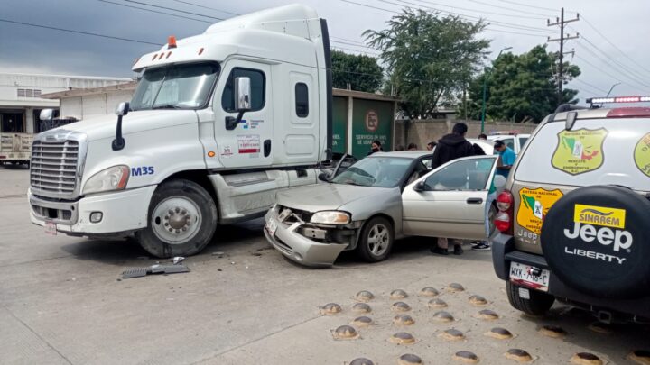 ESTUDIANTE DEL ICEST SON IMPACTADOS POR UN TRÁILER EN ALTAMIRA