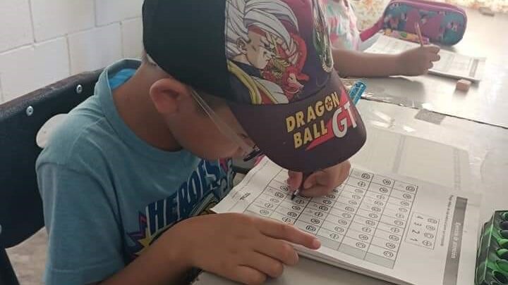 BRINDA GOBIERNO MADERENSE ASESORÍA ESCOLAR A ESTUDIANTES DE EDUCACIÓN BÁSICA