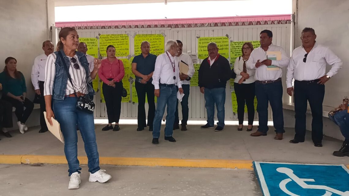 PADRES DE FAMILIA REABREN LA SECUNDARIA 87 PADRES DE FAMILIA REABREN LA SECUNDARIA 87