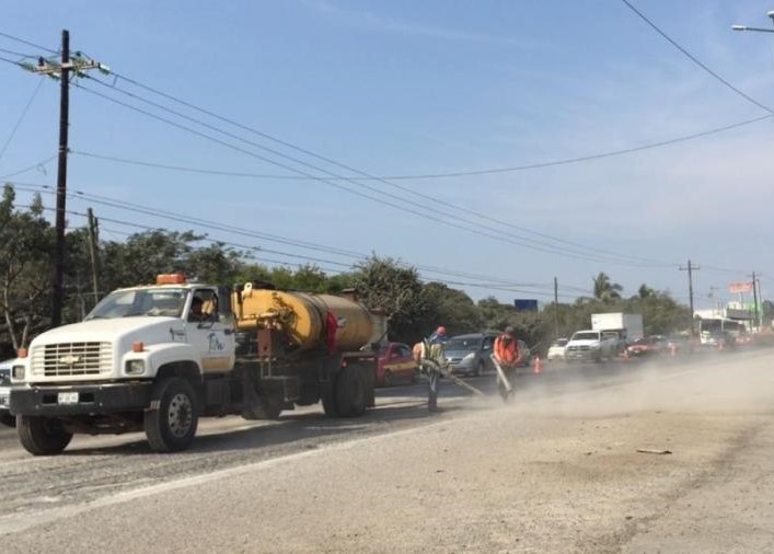 CONTRATISTA MUESTRA TORTUGUISMO EN EL REENCARPETADO DE LA AVENIDA DE LA INDUSTRIA CONTRATISTA MUESTRA TORTUGUISMO EN EL REENCARPETADO DE LA AVENIDA DE LA INDUSTRIA