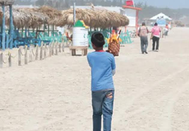 COMERCIANTES DE PLAYA PIDEN A DIF IMPEDIR EXPLOTACIÓN INFANTIL. COMERCIANTES DE PLAYA PIDEN A DIF IMPEDIR EXPLOTACIÓN INFANTIL.