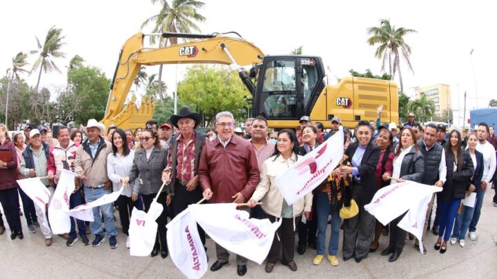 GOBIERNO DE ALTAMIRA RESPALDA AL CAMPO CON ENTREGA DE EXCAVADORA