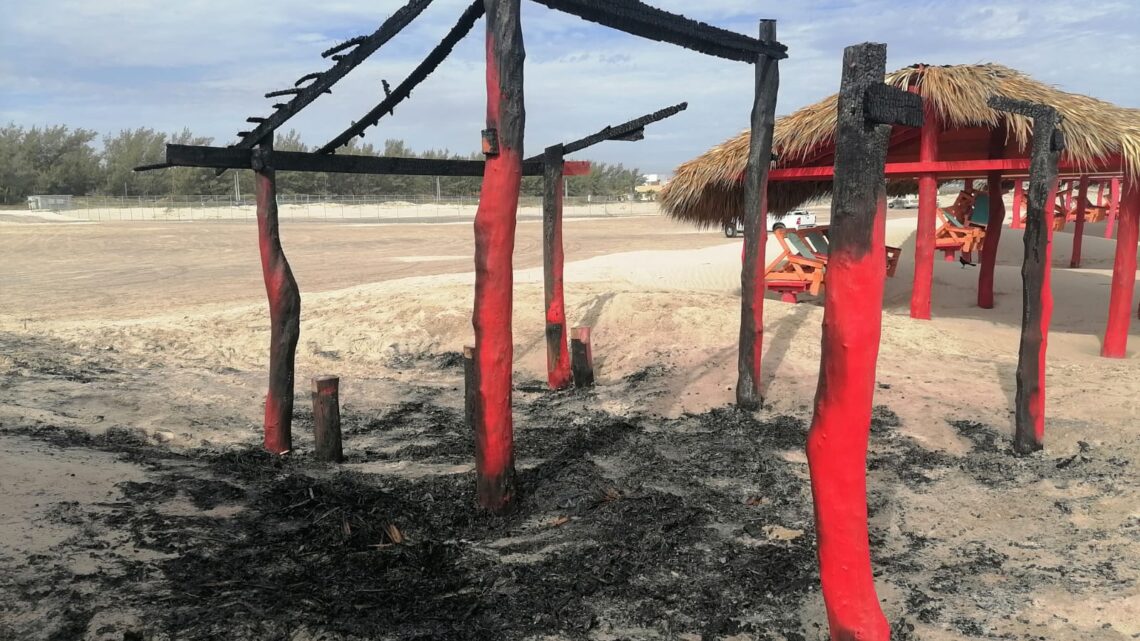 ROBOS Y VANDALISMO SUFREN NEGOCIOS DE PLAYA MIRAMAR. ROBOS Y VANDALISMO SUFREN NEGOCIOS DE PLAYA MIRAMAR.