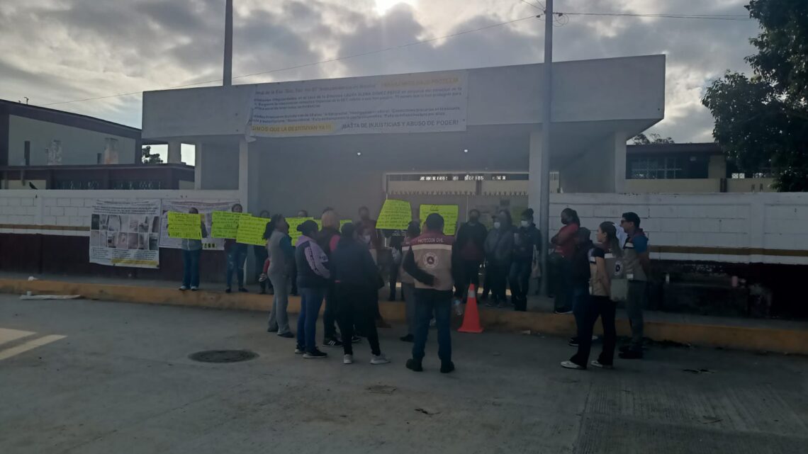 PADRES DE FAMILIA TOMAN ESCUELA A NEGATIVA DE SECRETARIA DE EDUCACIÓN DE RESOLVER PROBLEMÁTICA PADRES DE FAMILIA TOMAN ESCUELA A NEGATIVA DE SECRETARIA DE EDUCACIÓN DE RESOLVER PROBLEMÁTICA