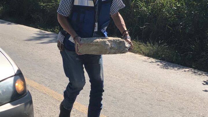 VOLUNTARIOS DE SINAREM TAPAN BACHES EN CARRETERAS DEL NORTE DE VERACRUZ.