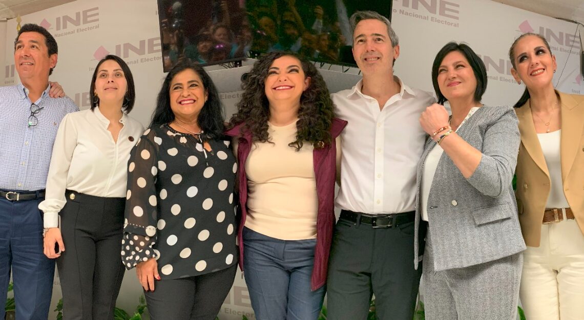 EN UNIDAD, SE REGISTRAN OLGA SOSA Y JR AL SENADO, CON EL RESPALDO DE ASPIRANTES A DIPUTADOS FEDERALES POR MORENA. EN UNIDAD, SE REGISTRAN OLGA SOSA Y JR AL SENADO, CON EL RESPALDO DE ASPIRANTES A DIPUTADOS FEDERALES POR MORENA.