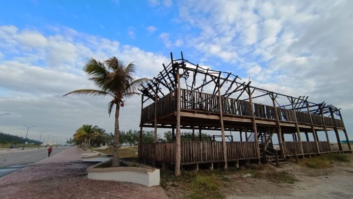 INVESTIGAN INCENDIOS SUSCITADOS EN PLAYA MIRAMAR.