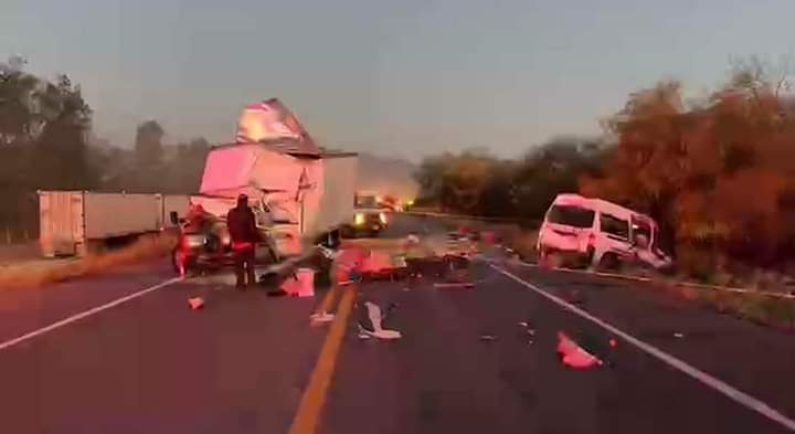 OTRO TRÁGICO ACCIDENTE CARRETERO SOBRE LA VICTORIA – MONTERREY DEJA 8 MUERTOS