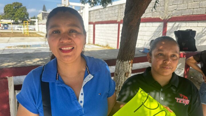 ALUMNOS DE ESCUELA EMILIANO ZAPATA, SE VAN A CLASES EN LÍNEA, HAY INCONFORMIDAD DE LOS PADRES