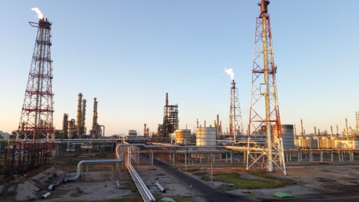 MEJORES REFINERÍAS Y CERTEZA LABORAL A PETROLEROS, PROPONE CHUCHO NADER