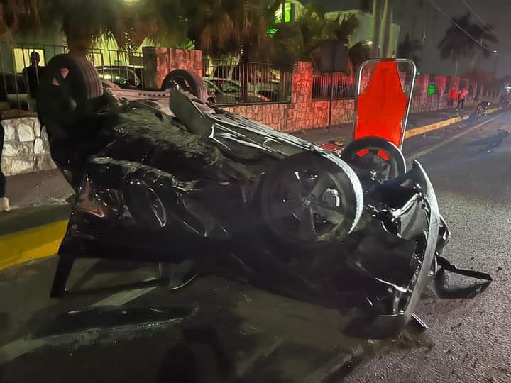 UN INDIVIDUO SALE CON VIDA, LUEGO DE PROVOCAR APARATOSO ACCIDENTE UN INDIVIDUO SALE CON VIDA, LUEGO DE PROVOCAR APARATOSO ACCIDENTE
