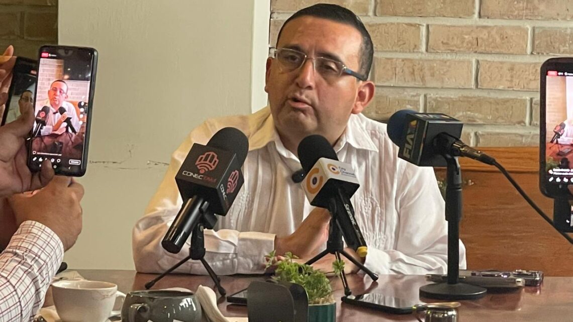 Ciro Hernández Apoya a Armando Martínez Ciro Hernández Apoya a Armando Martínez