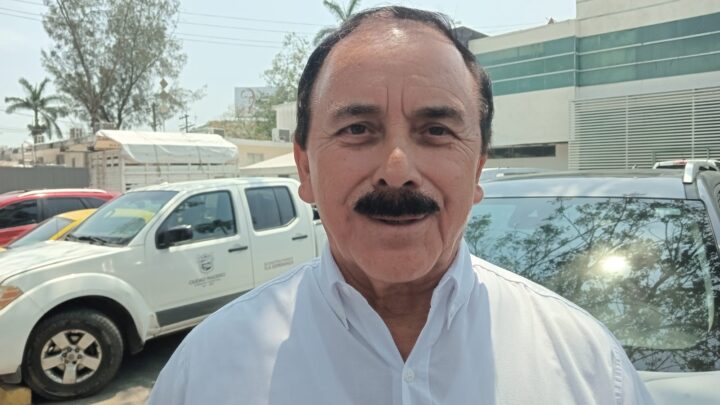 PIDEN NO MIRAR DIRECTAMENTE  EL ECLIPSE SOLAR.