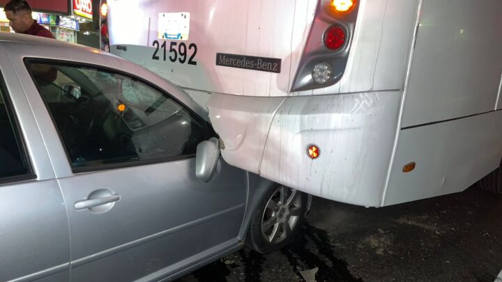 SE REGISTRA APARATOSO CHOQUE EN AVENIDA DE LA INDUSTRIA, UN ADULTO MAYOR SALVÓ SU VIDA AL USAR EL CINTURÓN DE SEGURIDAD