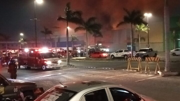 FISCALÍA SERÁ QUIEN INVESTIGUE INCENDIO EN ALMACENES IBARRA