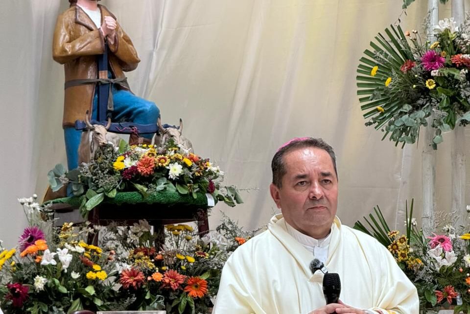 VITAL QUE GOBIERNOS DEFINAN OBRAS HÍDRICAS EN ZONA SUR: OBISPO