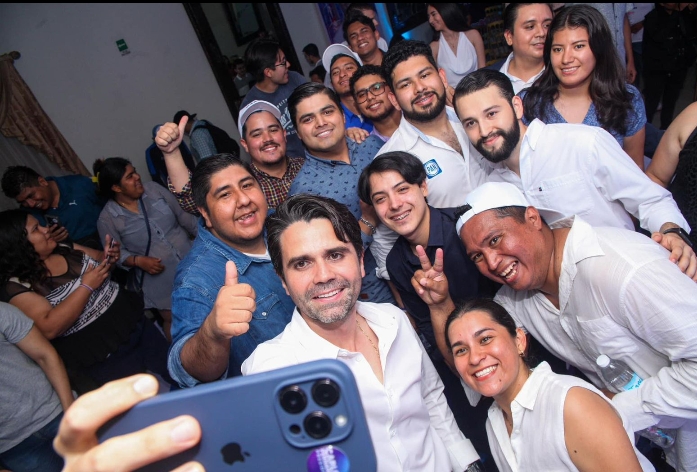 La Juventud Grita, ¡¡El Cambio que Ya Viene!! La Juventud Grita, ¡¡El Cambio que Ya Viene!!