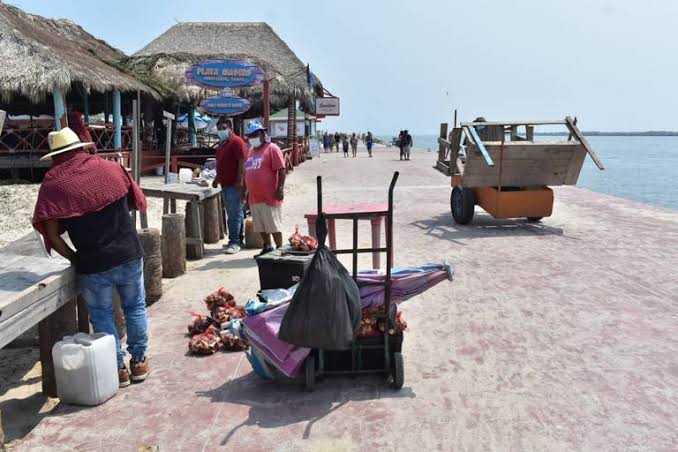 FALTA DE AGUA AFECTA A VENDEDORES DE PLAYA. FALTA DE AGUA AFECTA A VENDEDORES DE PLAYA.