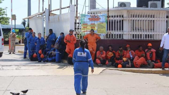 IMPIDEN ACCESO A TRABAJADORES DE COMPAÑÍAS EN LA REFINERÍA DE CIUDAD MADERO.