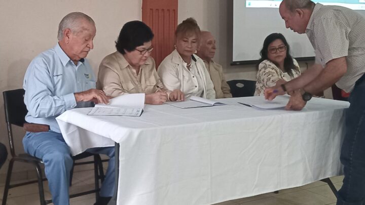 FIRMA CONVENIO ESTRUCTURA EDUCATIVA Y SOCIEDAD CIVIL.