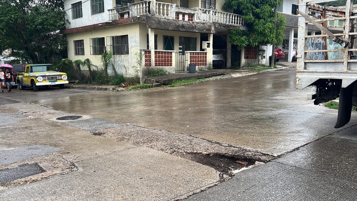 VECINOS DE LA COLONIA TOLTECA REPORTAN HUNDIMIENTO VECINOS DE LA COLONIA TOLTECA REPORTAN HUNDIMIENTO