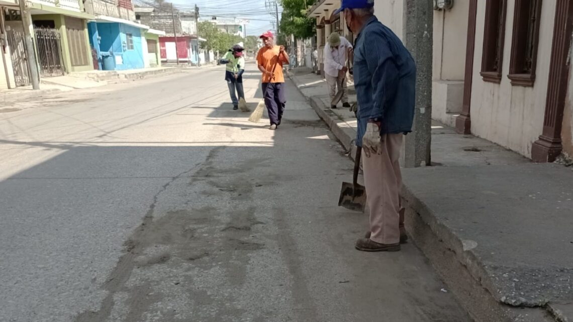 EN CIUDAD MADERO CONTINÚAN LOS TRABAJOS DE LIMPIEZA EN CIUDAD MADERO CONTINÚAN LOS TRABAJOS DE LIMPIEZA