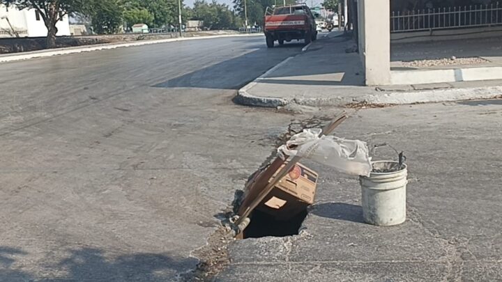 PIDE AYUNTAMIENTO A COMAPA SUR ATIENDA FUGAS DE AGUAS NEGRAS.