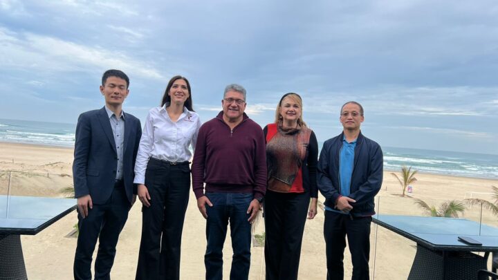 INVERSIONISTAS CHINOS LLEGAN A ALTAMIRA INTERESADOS EN ESTACIONARSE