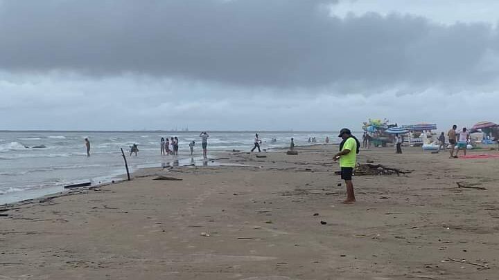 LLUVIA AHUYENTA AL TURISMO DURANTE EL DOMINGO.