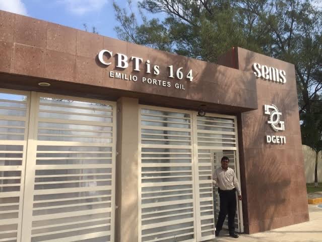 Se registra batalla campal en el exterior del CBTIS 164 de Madero. Se registra batalla campal en el exterior del CBTIS 164 de Madero.