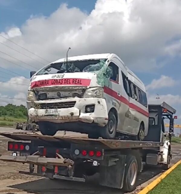 SEIS LESIONADOS DEJÓ LA VOLCADURA DE UNA MINI-VAN DE LA RUTA ALTAMIRA-LOMAS DEL REAL SEIS LESIONADOS DEJÓ LA VOLCADURA DE UNA MINI-VAN DE LA RUTA ALTAMIRA-LOMAS DEL REAL