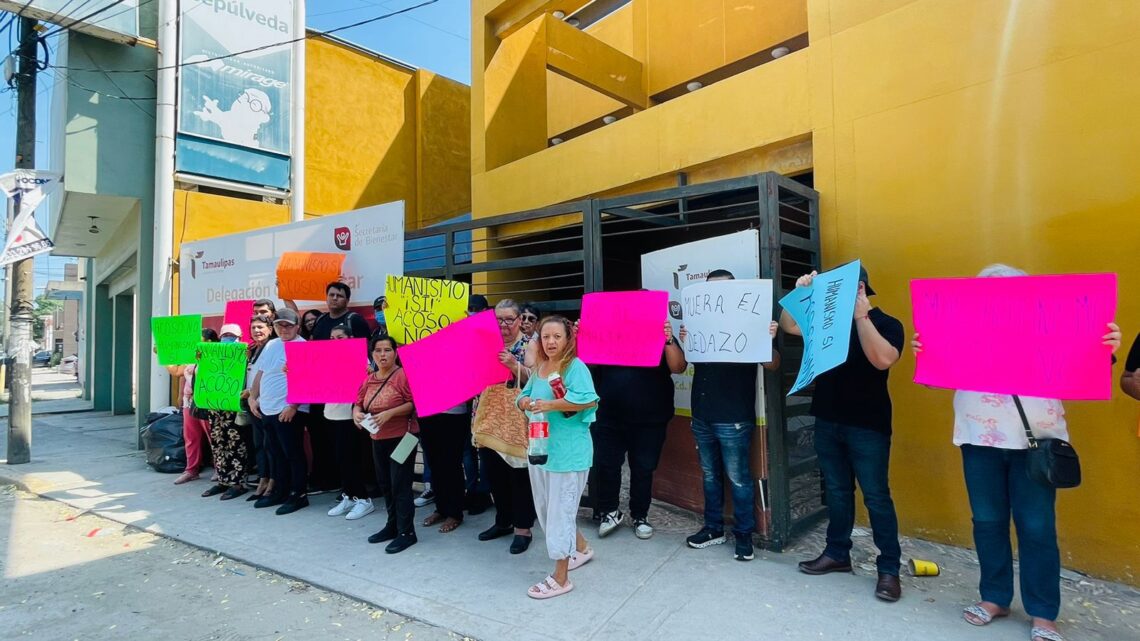 PROTESTAN POR ACOSO LABORAL EN SEBIEN MADERO. PROTESTAN POR ACOSO LABORAL EN SEBIEN MADERO.