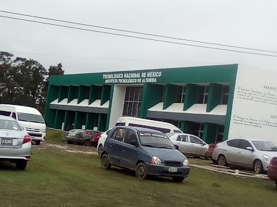 ALUMNOS SEÑALAN QUE AULAS TIENEN GOTERAS ALUMNOS SEÑALAN QUE AULAS TIENEN GOTERAS