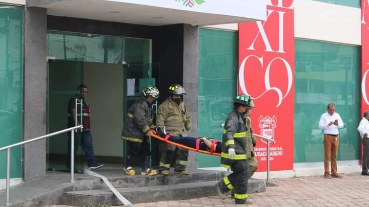 Simulacro en el Ayuntamiento de Ciudad Madero por el Día Nacional de la Protección Civil